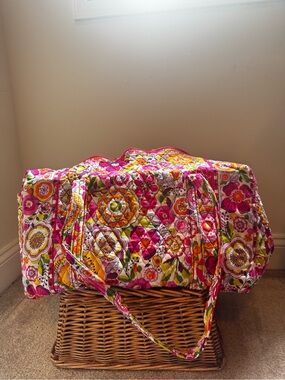 SET Vera Bradley Clementine Duffle bag WITH luggage tag and cosmetic bag NEW
